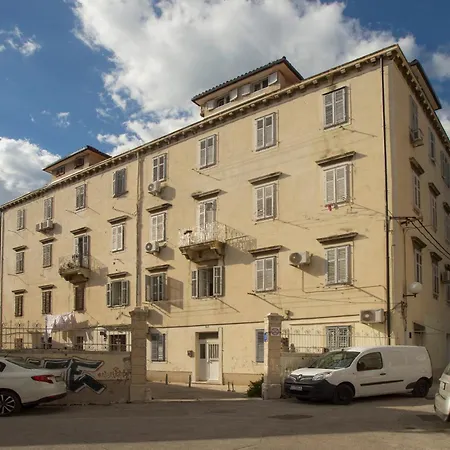 Old Town Historic Core Apartman