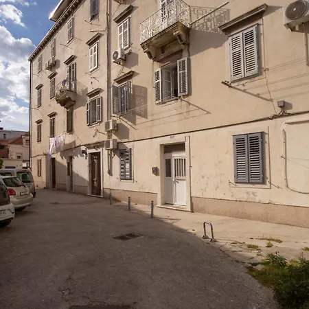 Old Town Historic Core Apartment *