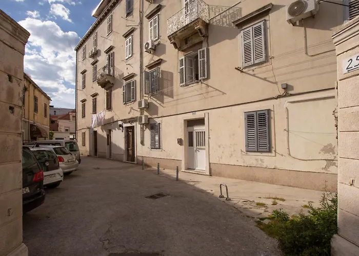 Old Town Historic Core Apartmán *